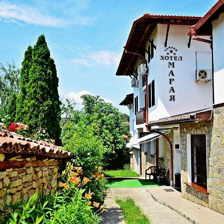 Family Hotel Maraya アルバナシ エクステリア 写真