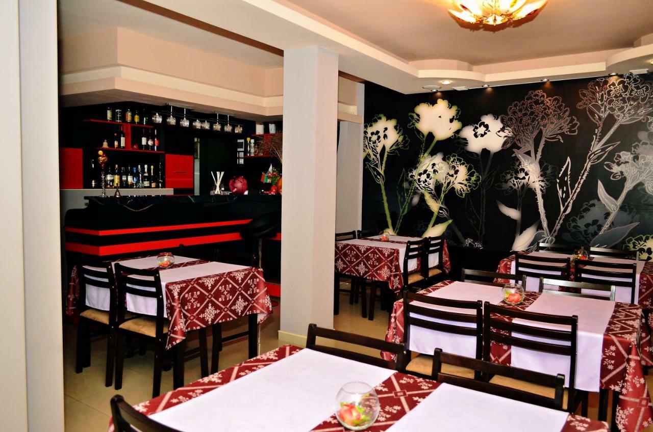 Family Hotel Maraya アルバナシ エクステリア 写真