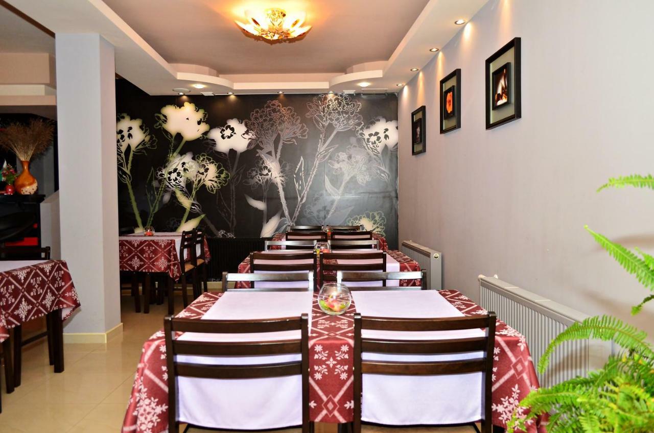 Family Hotel Maraya アルバナシ エクステリア 写真