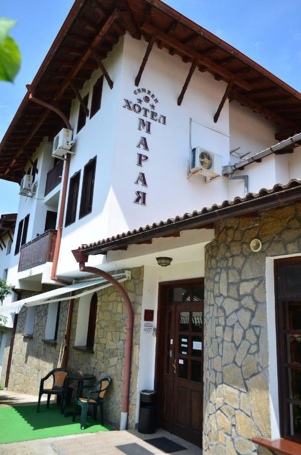 Family Hotel Maraya アルバナシ エクステリア 写真