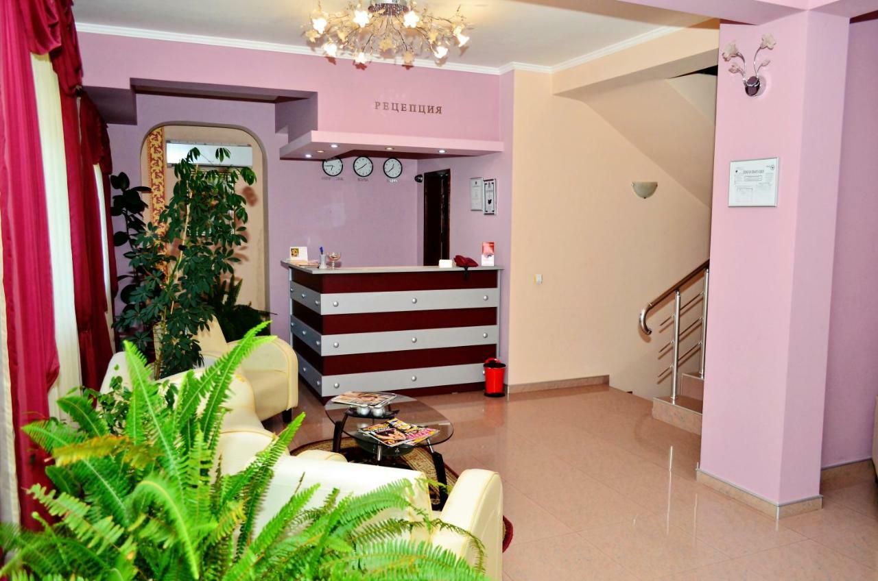 Family Hotel Maraya アルバナシ エクステリア 写真
