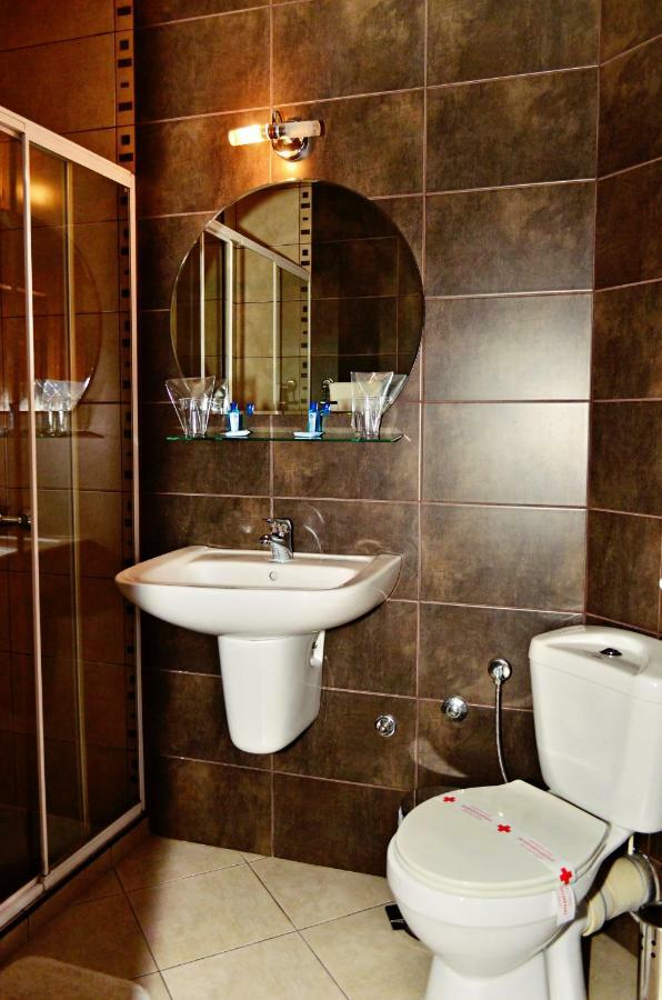 Family Hotel Maraya アルバナシ エクステリア 写真