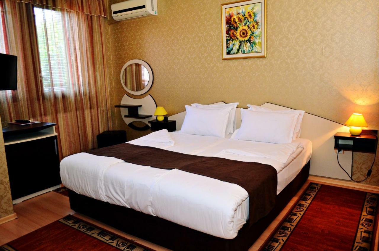 Family Hotel Maraya アルバナシ エクステリア 写真
