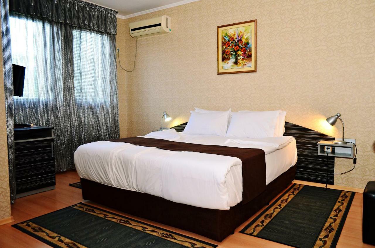 Family Hotel Maraya アルバナシ エクステリア 写真