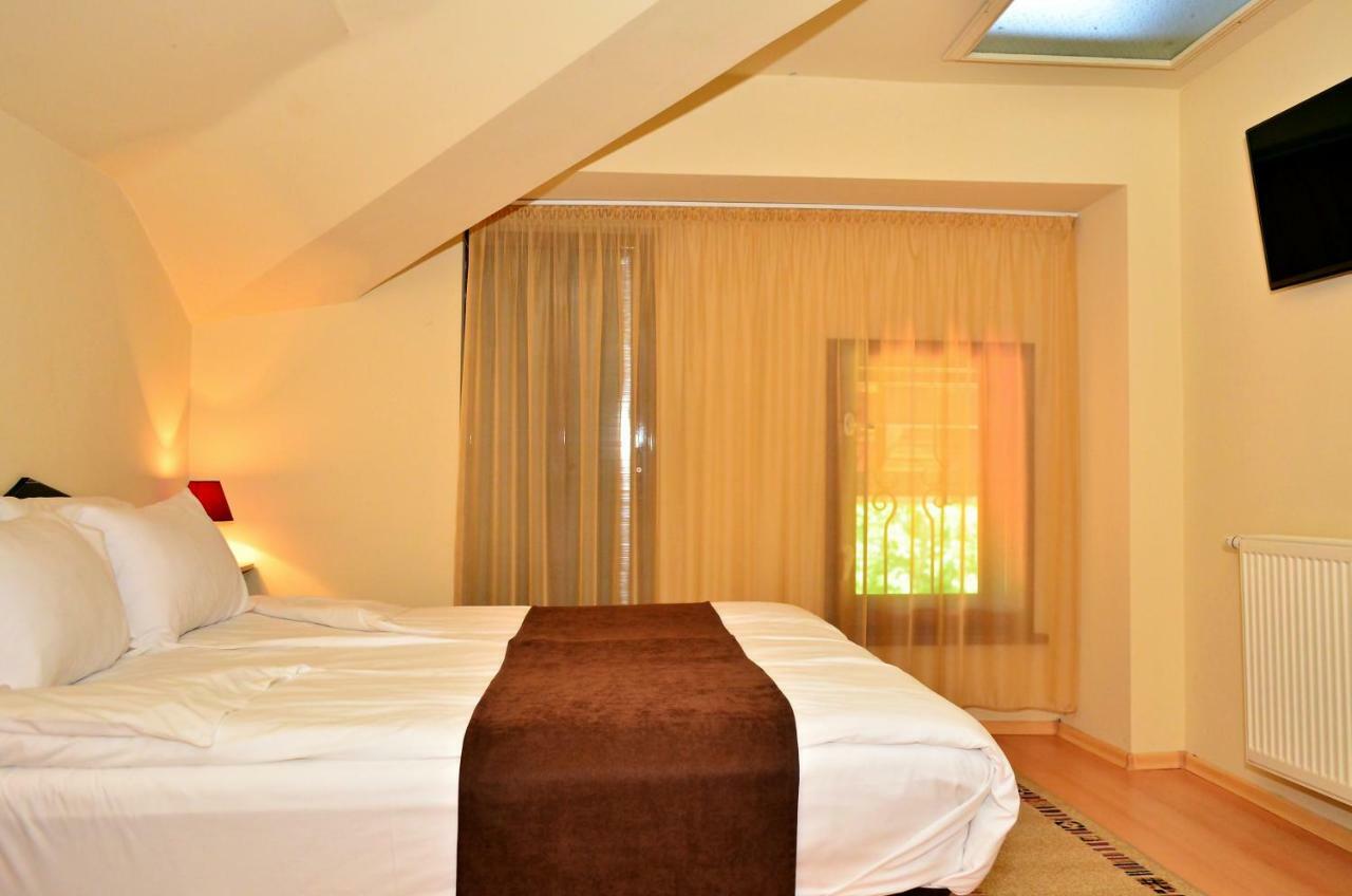 Family Hotel Maraya アルバナシ エクステリア 写真