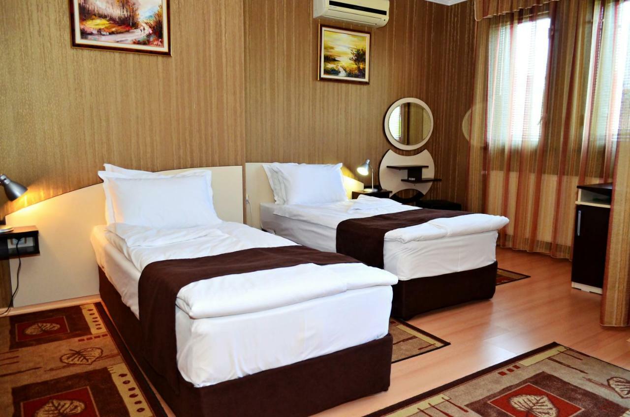 Family Hotel Maraya アルバナシ エクステリア 写真