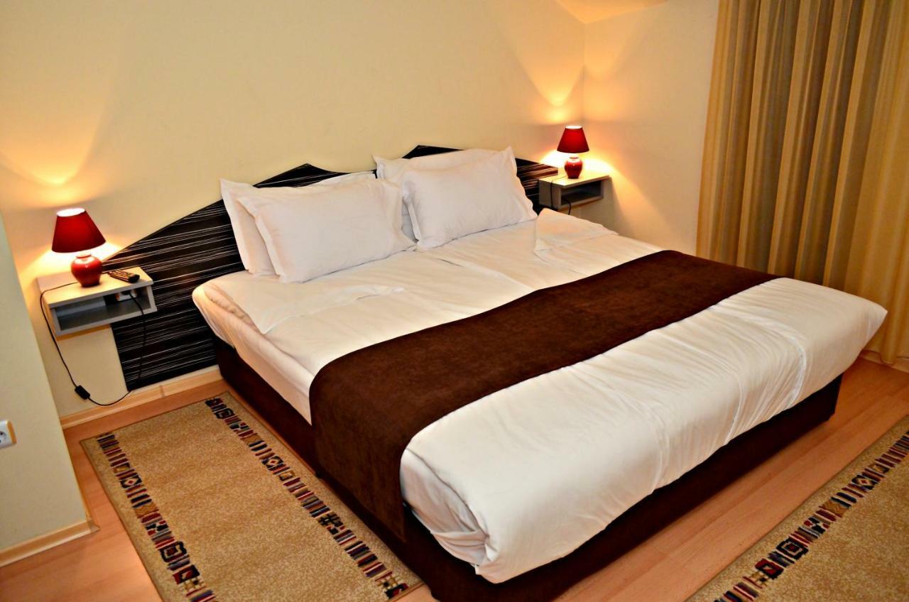 Family Hotel Maraya アルバナシ エクステリア 写真